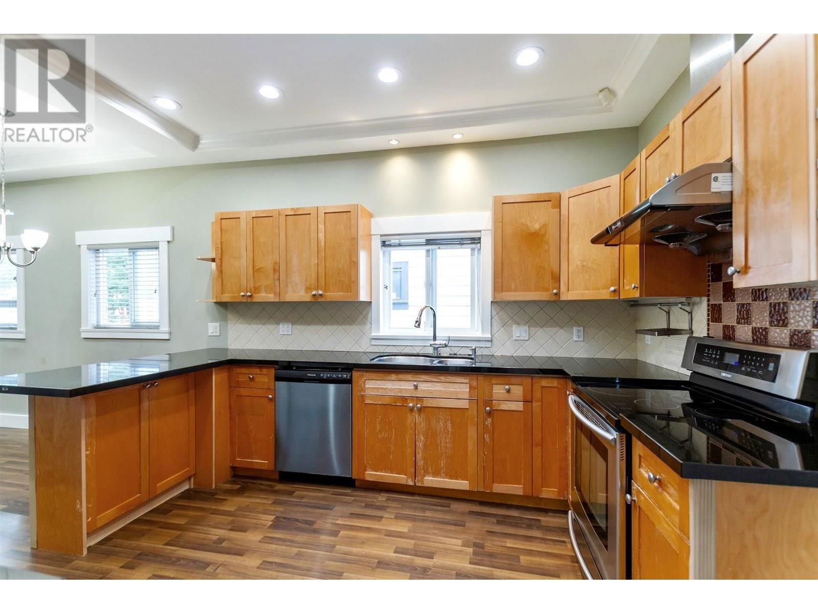 3423 27TH AVENUE Image 6