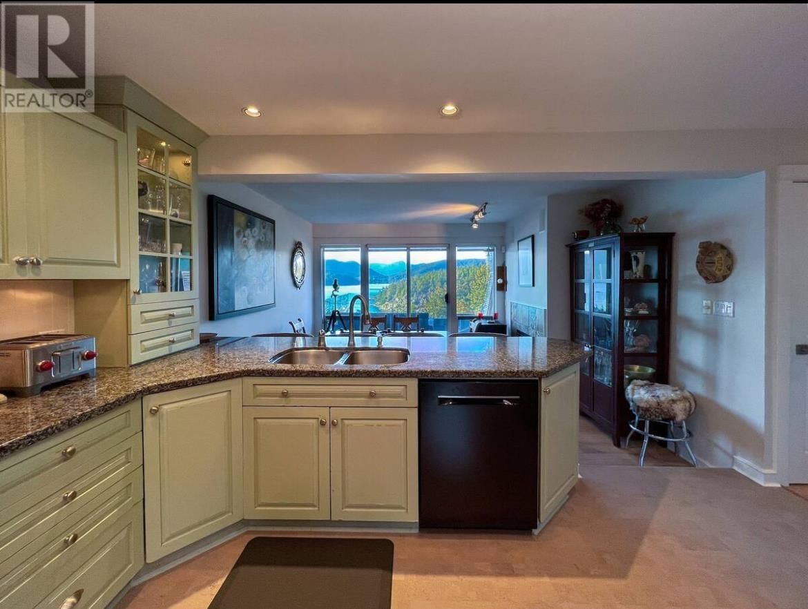 6236 WELLINGTON AVENUE Image 12