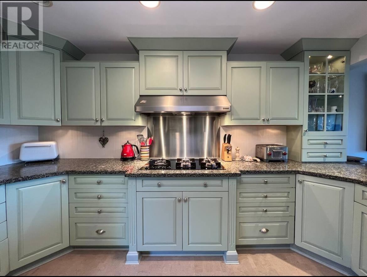 6236 WELLINGTON AVENUE Image 13