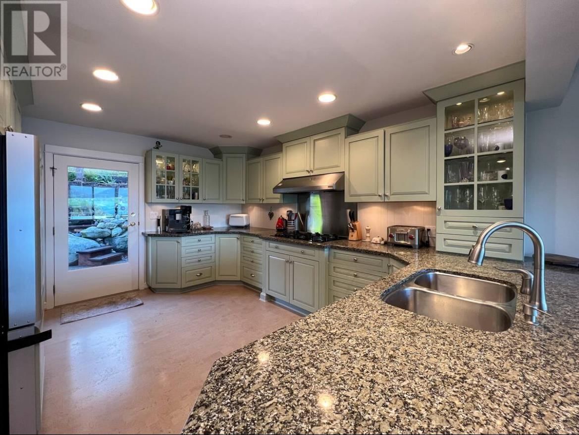 6236 WELLINGTON AVENUE Image 14