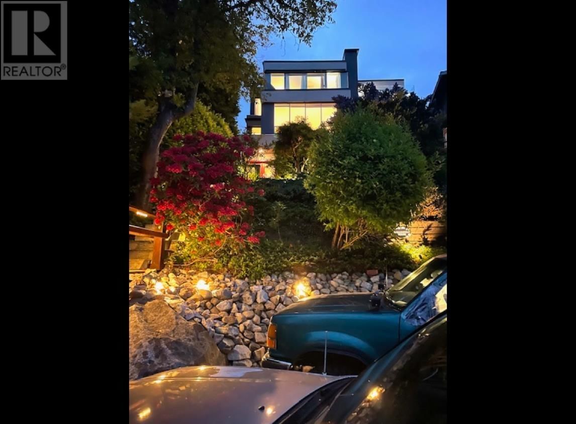 6236 WELLINGTON AVENUE Image 32