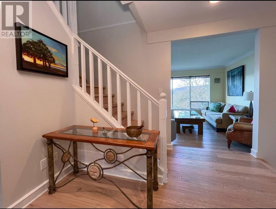 6236 WELLINGTON AVENUE Image 7