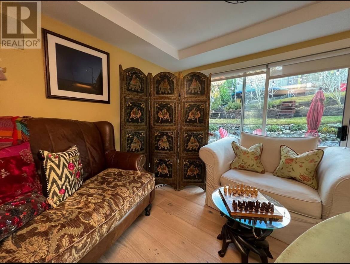 6236 WELLINGTON AVENUE Image 9