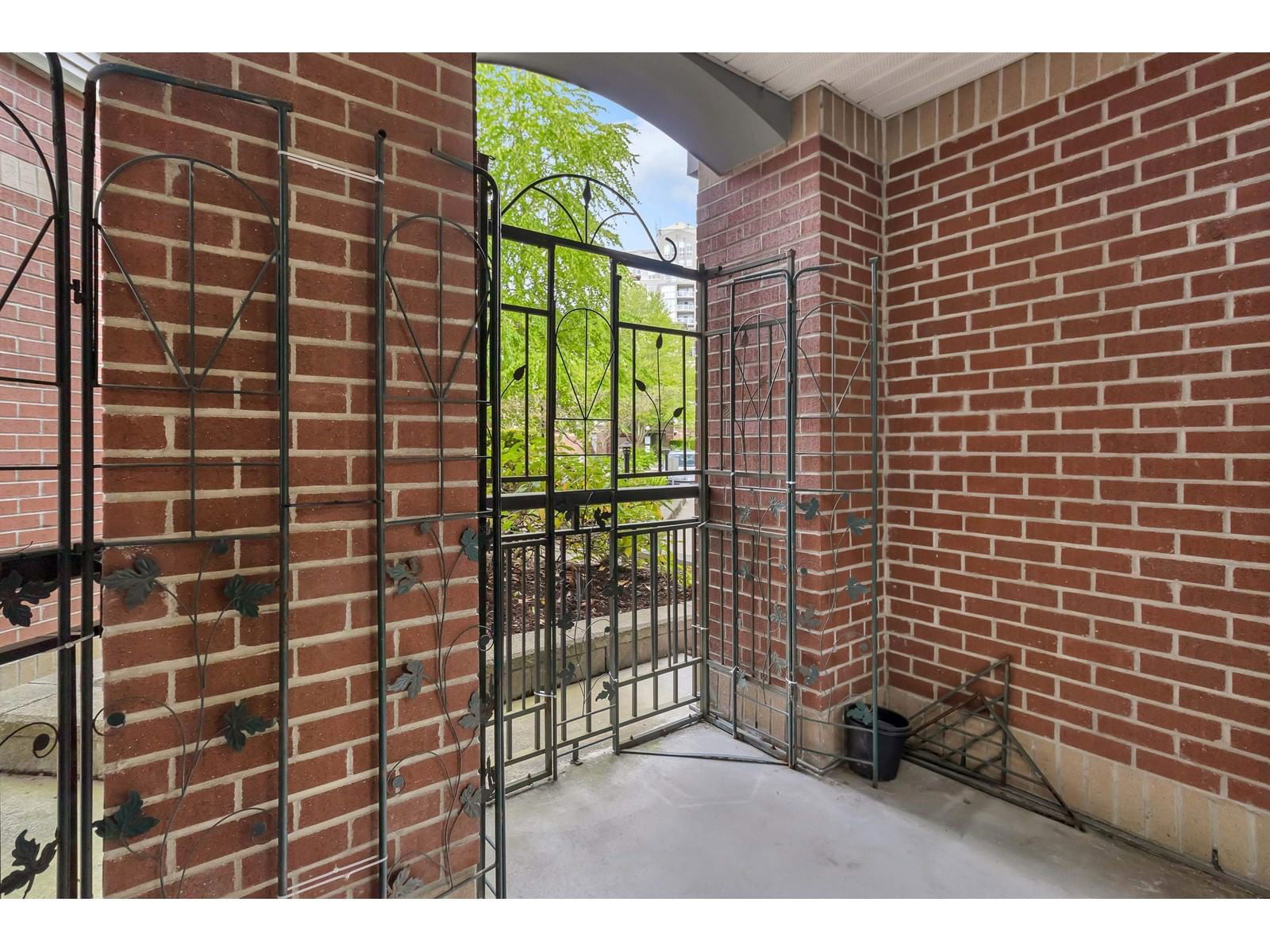 101 - 10455 UNIVERSITY Image 18