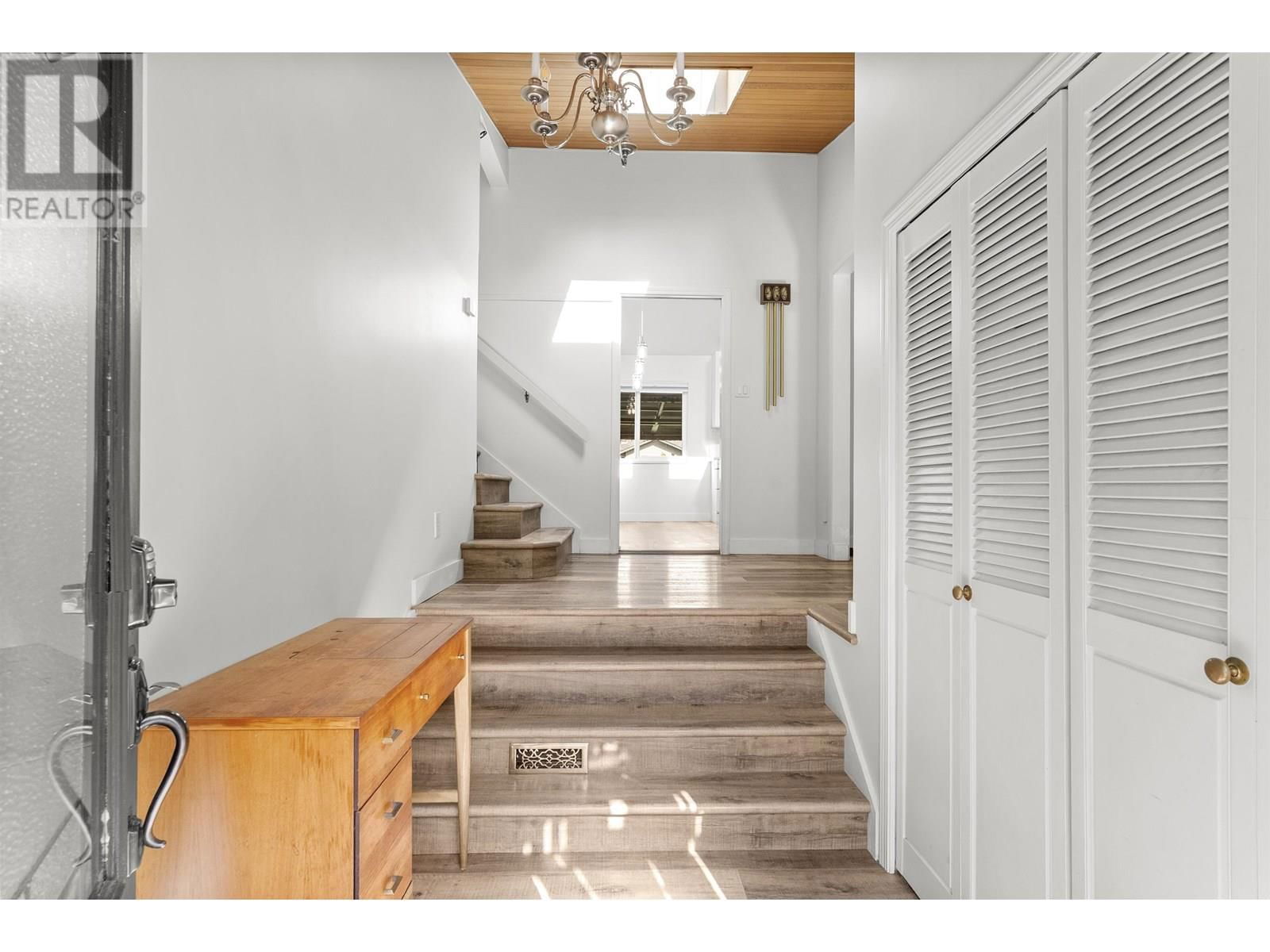 556 TRALEE PLACE Image 12