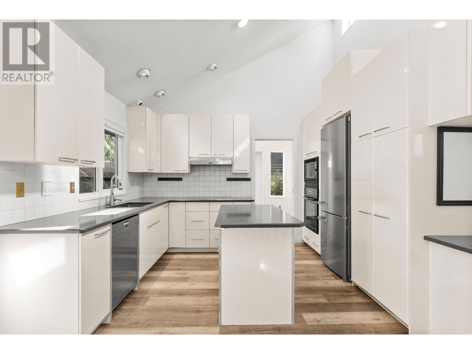556 TRALEE PLACE Image 22