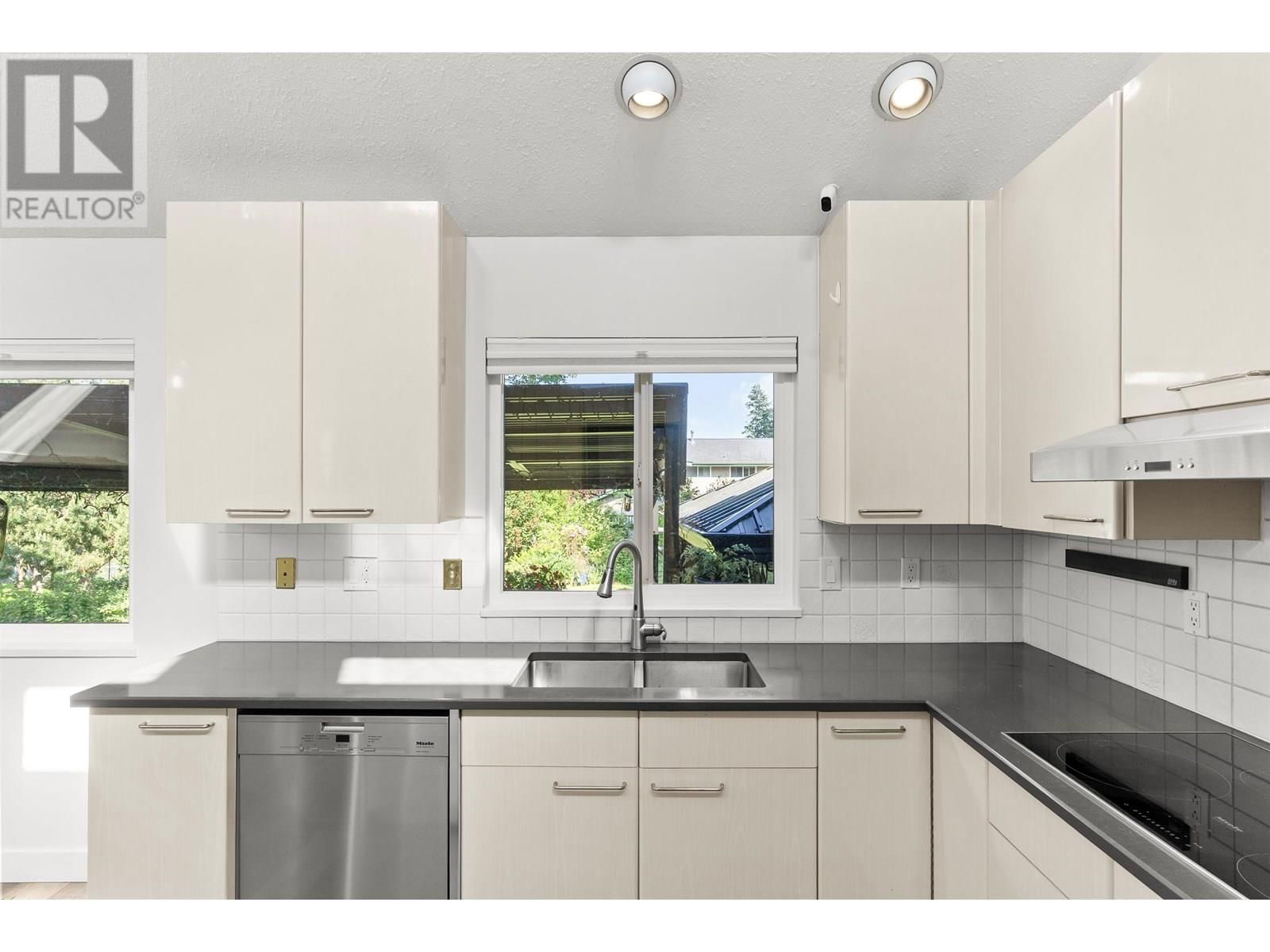 556 TRALEE PLACE Image 23