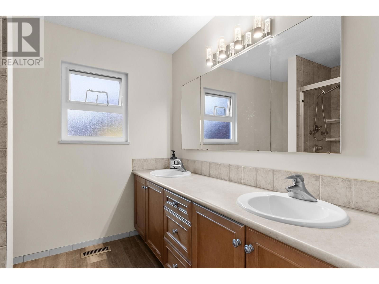 556 TRALEE PLACE Image 32