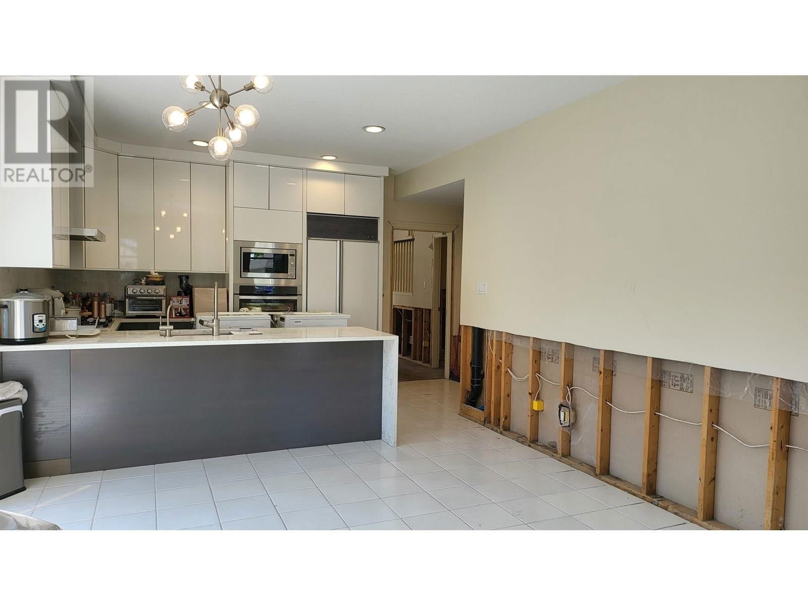 72 - 5531 CORNWALL DRIVE Image 10