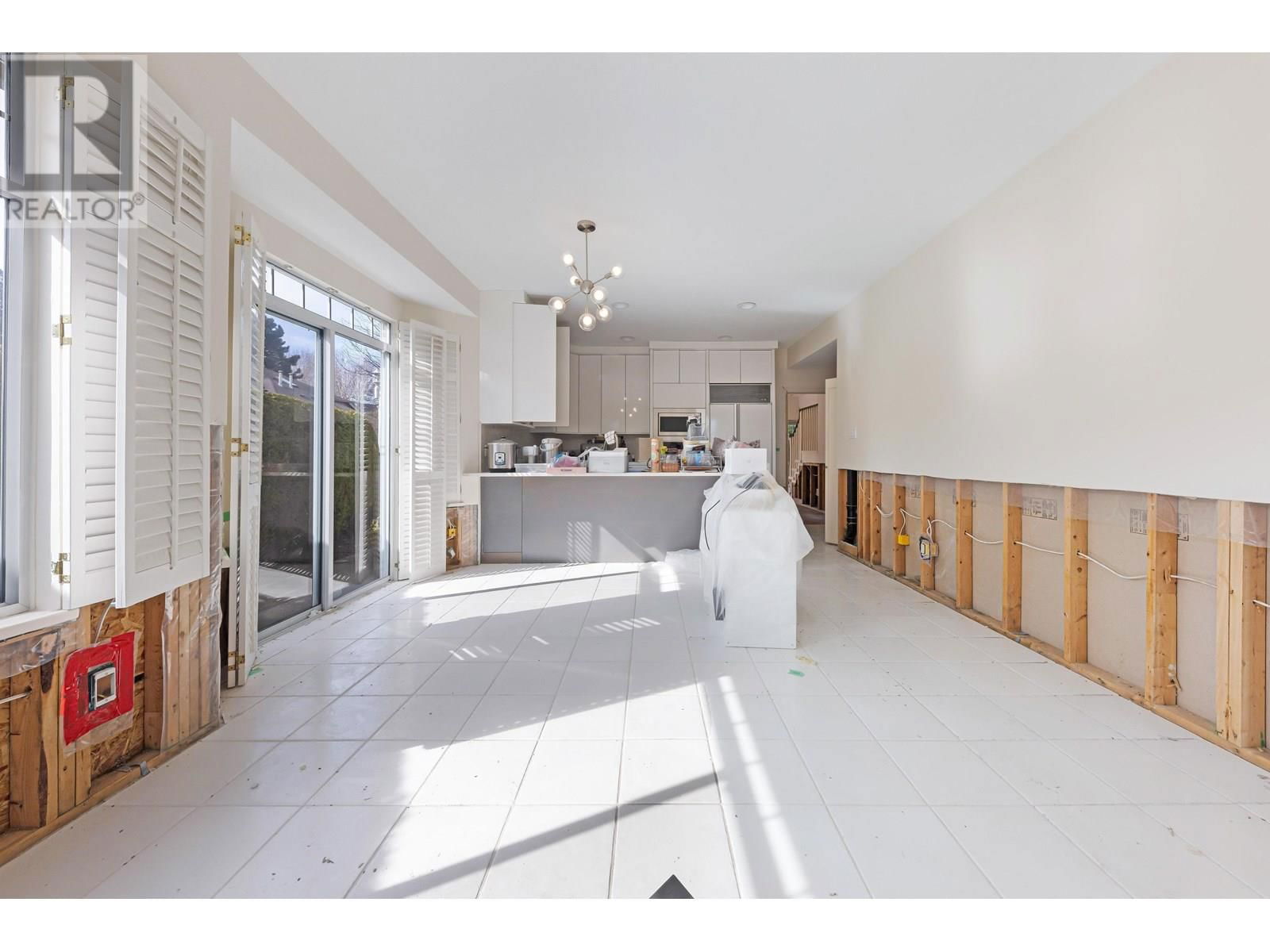 72 - 5531 CORNWALL DRIVE Image 12