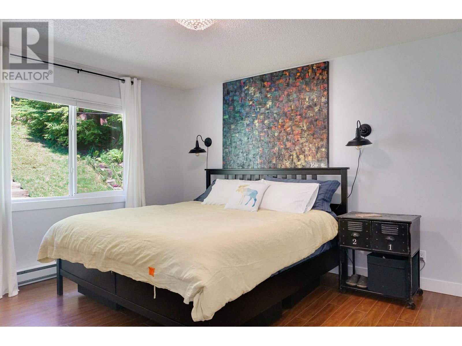 119 ANGLE STREET Image 12