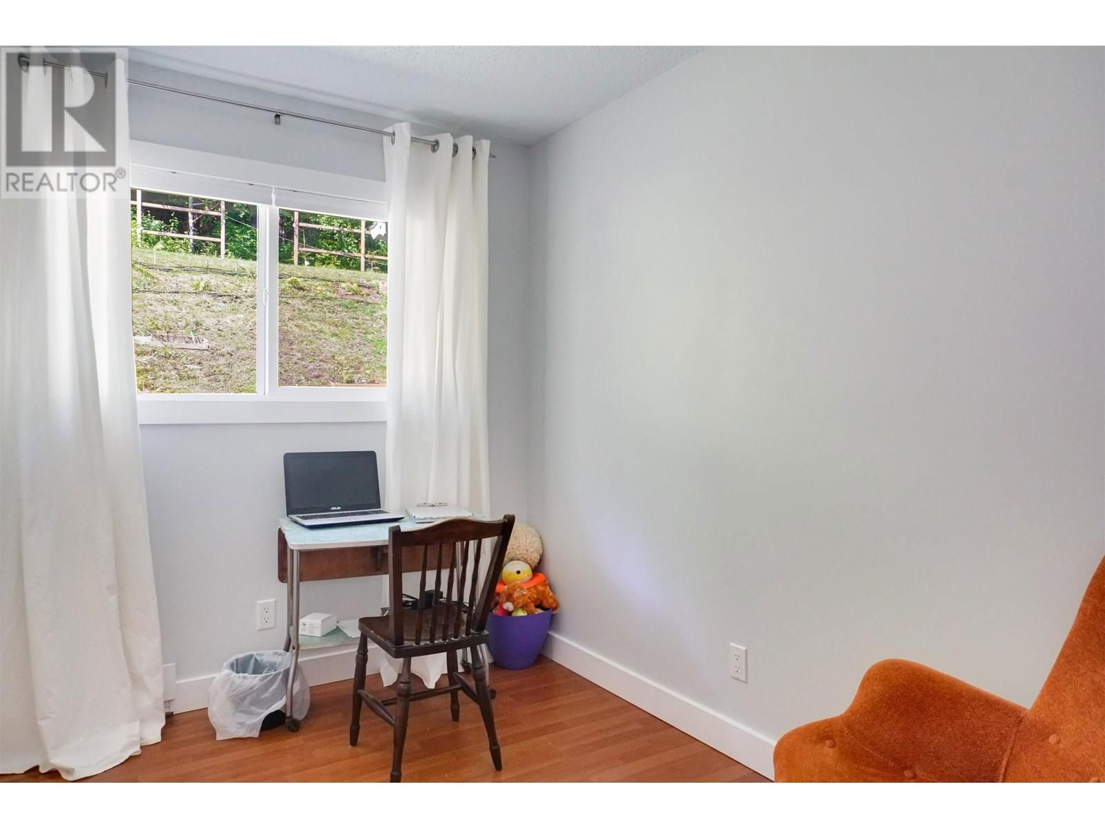 119 ANGLE STREET Image 15