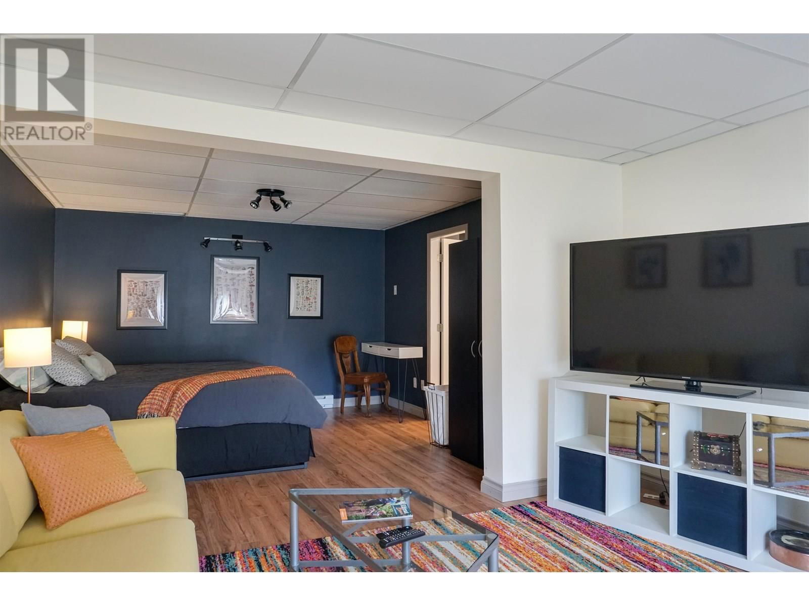 119 ANGLE STREET Image 21