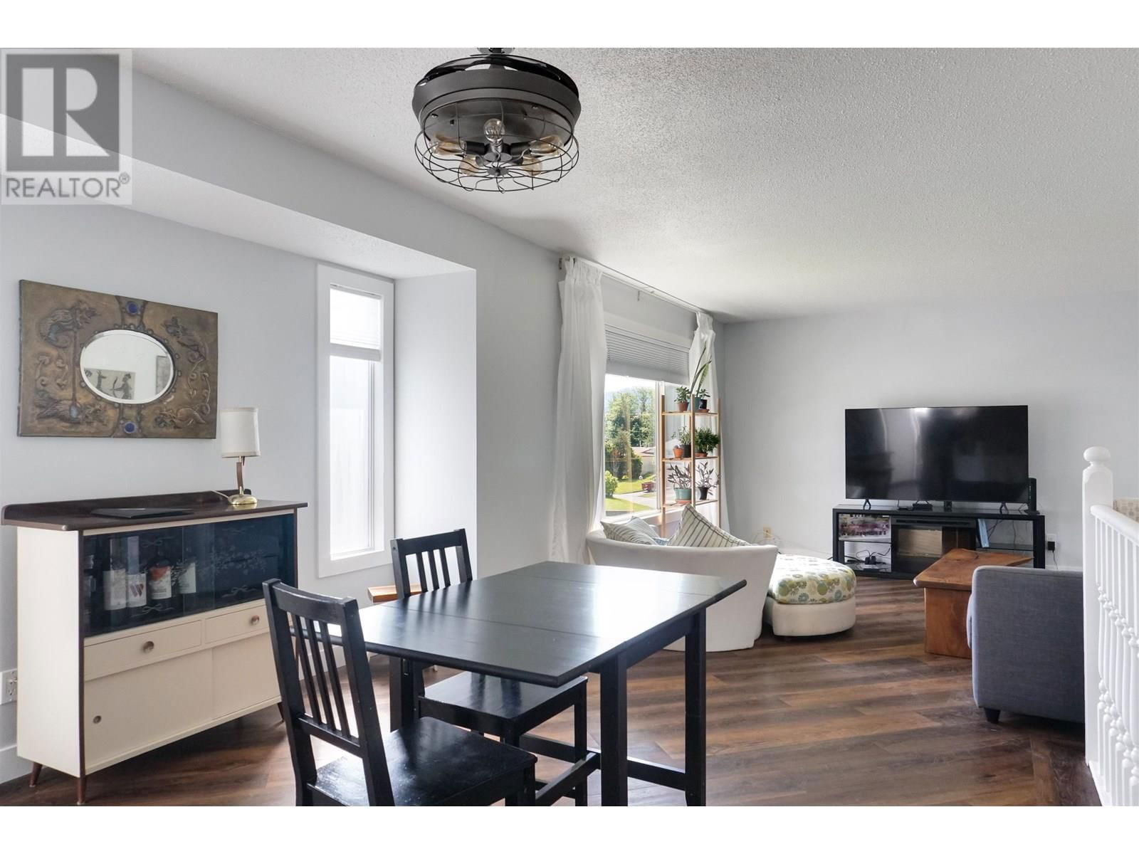 119 ANGLE STREET Image 7