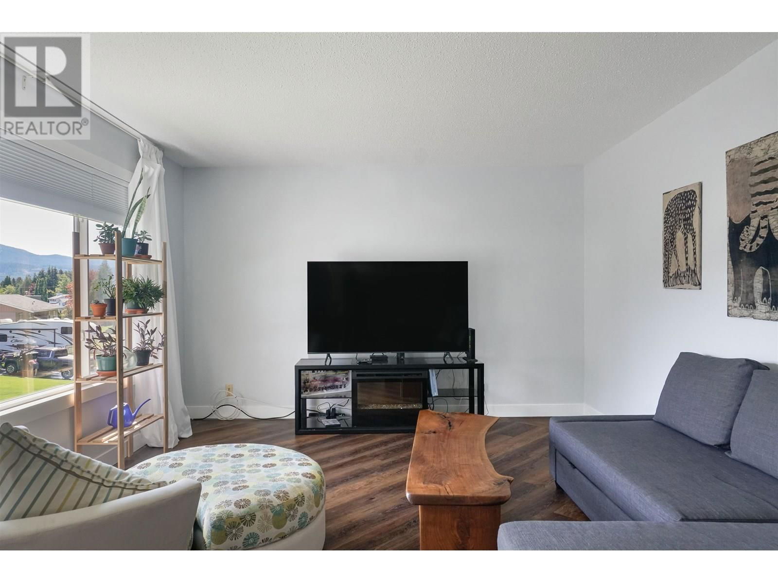 119 ANGLE STREET Image 8