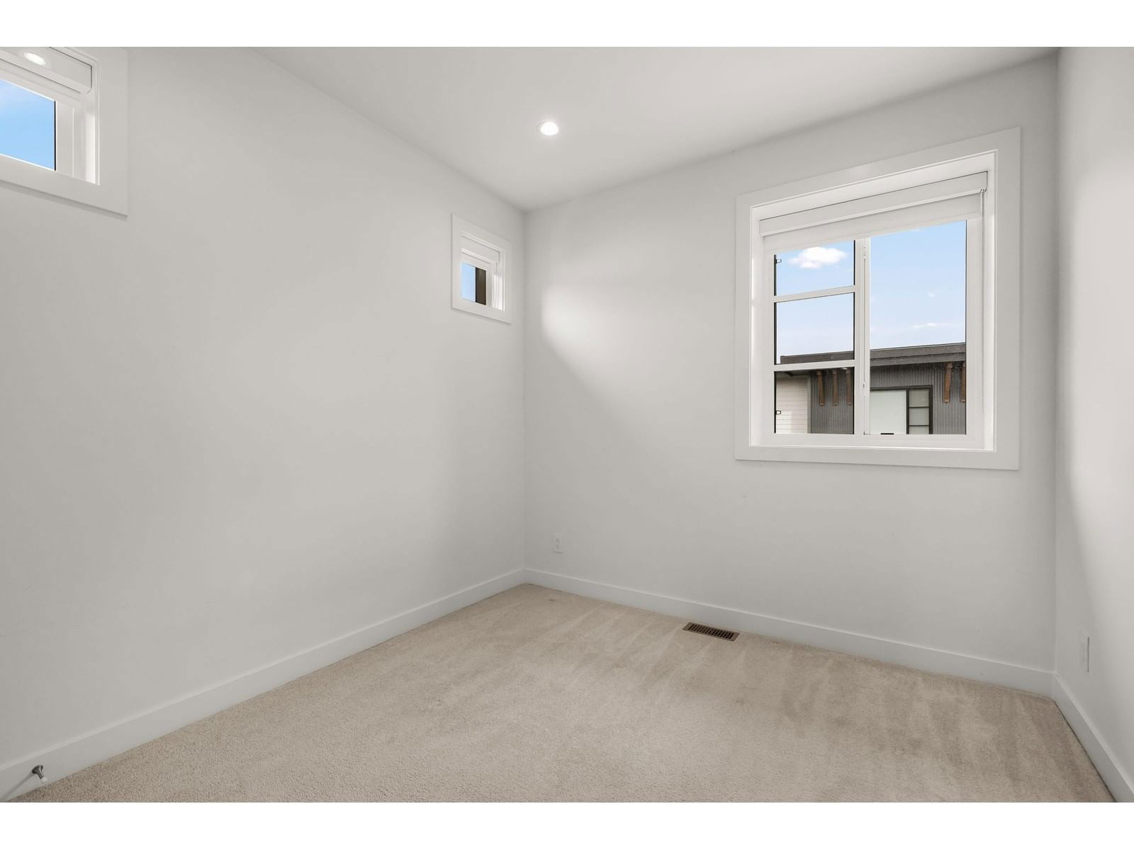 4 - 45437 SPADINA AVENUE Image 16