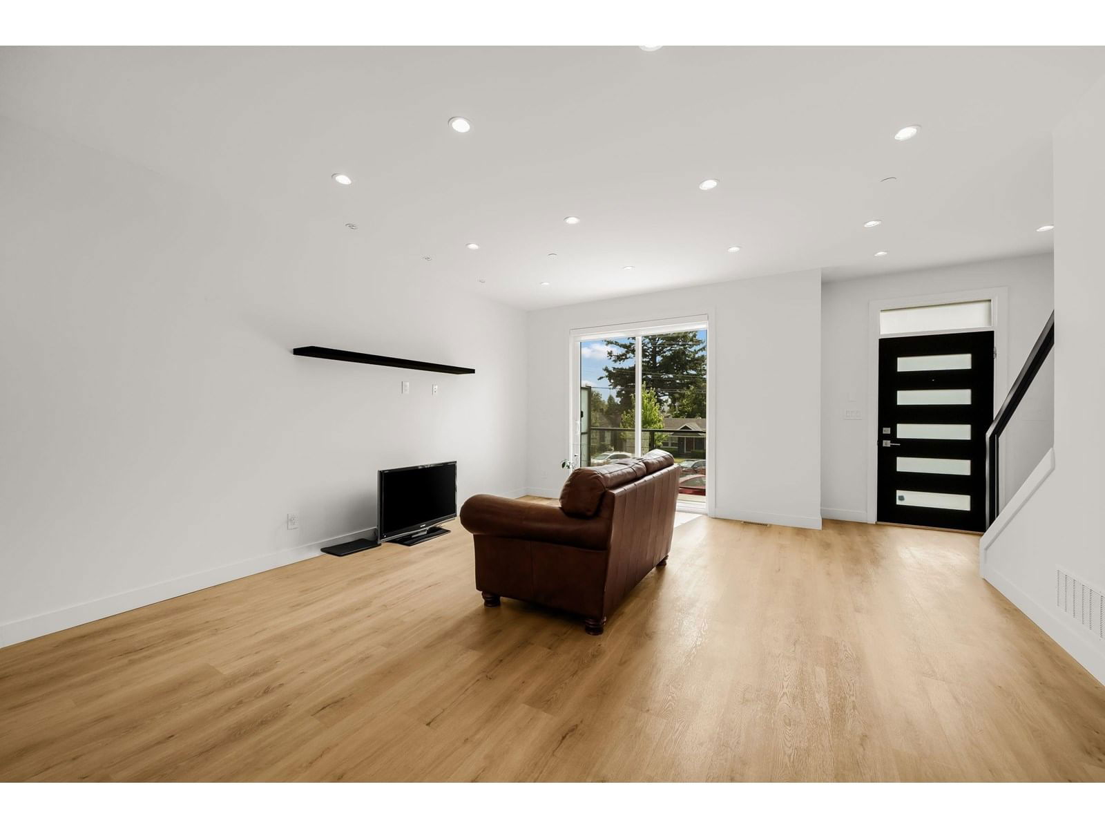 4 - 45437 SPADINA AVENUE Image 8