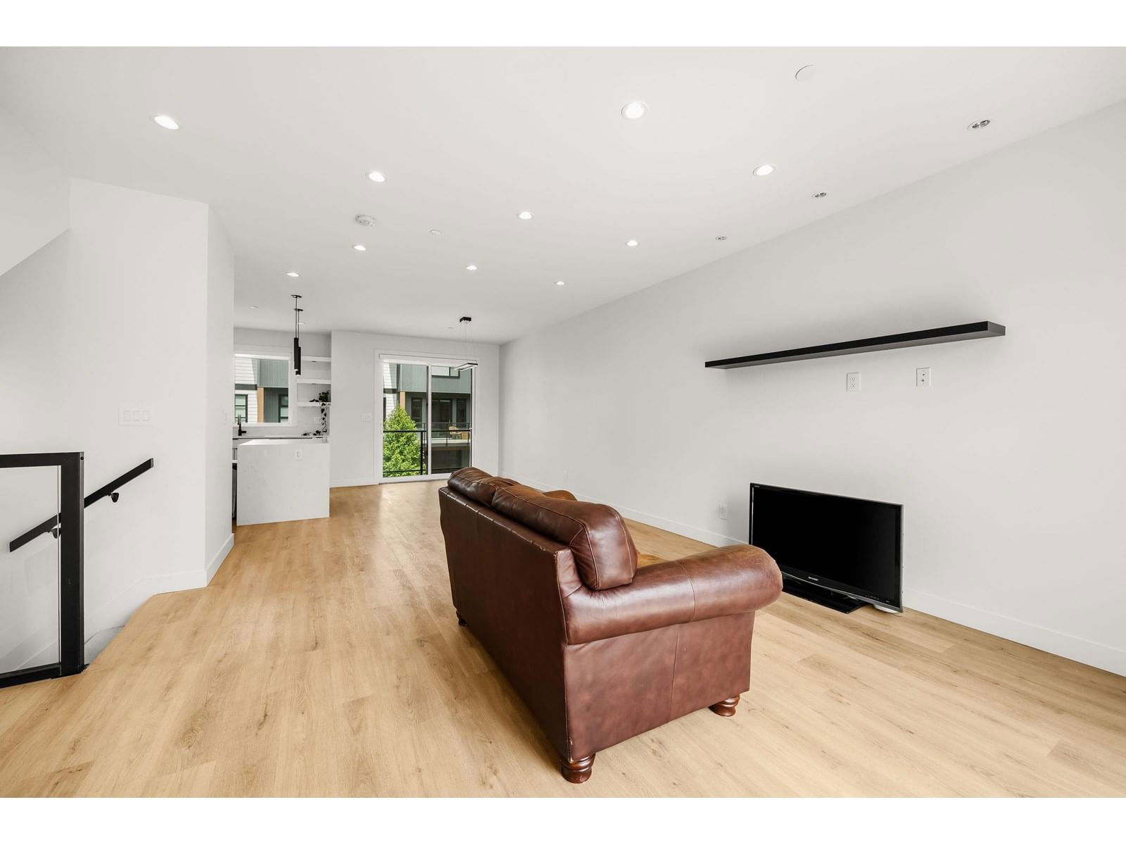 4 - 45437 SPADINA AVENUE Image 9