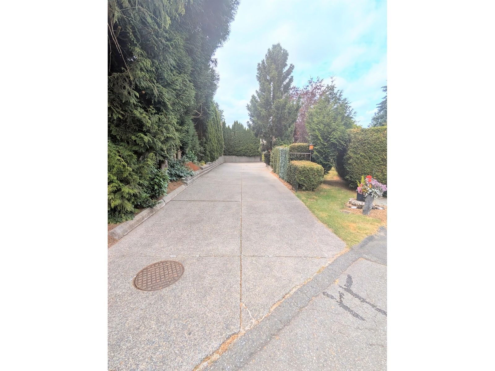 4621 UPLANDS Image 3