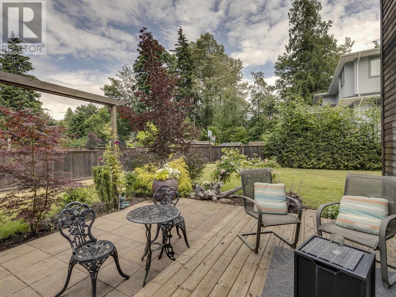 2111 MAMQUAM ROAD Image 14