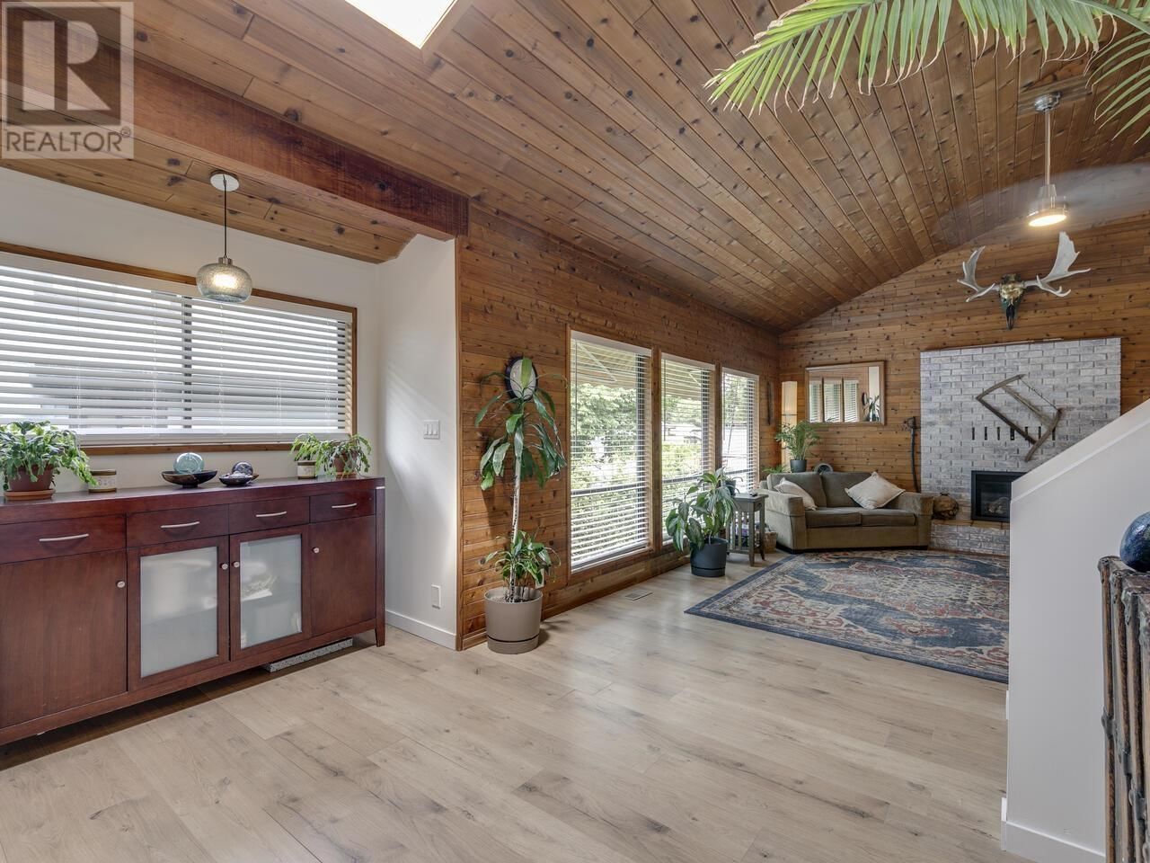 2111 MAMQUAM ROAD Image 2