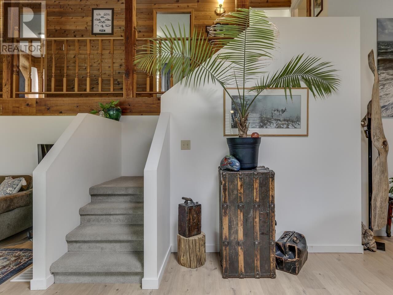 2111 MAMQUAM ROAD Image 20