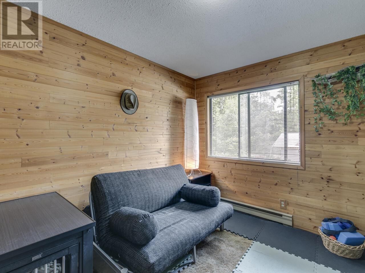 2111 MAMQUAM ROAD Image 28