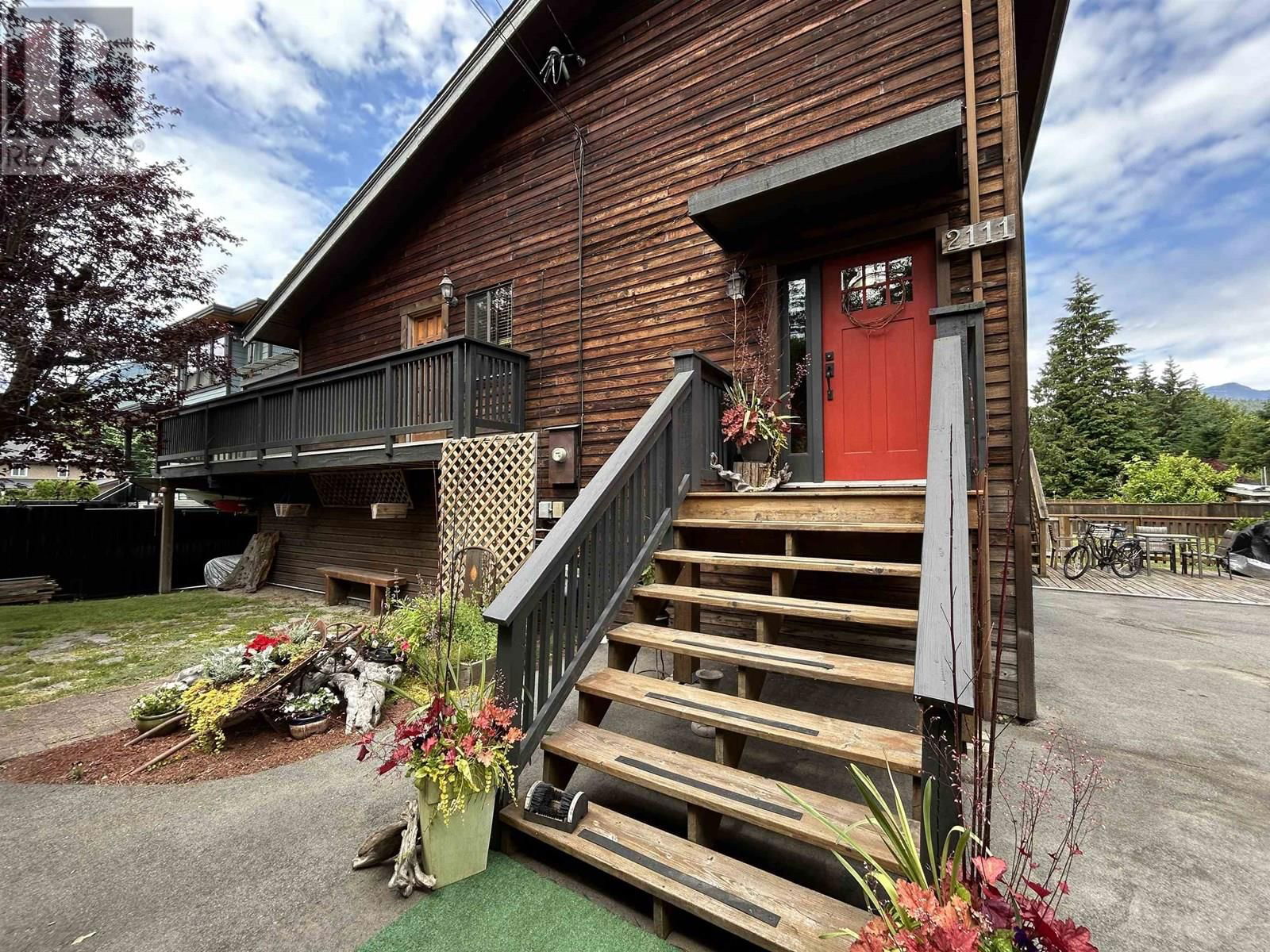 2111 MAMQUAM ROAD Image 31