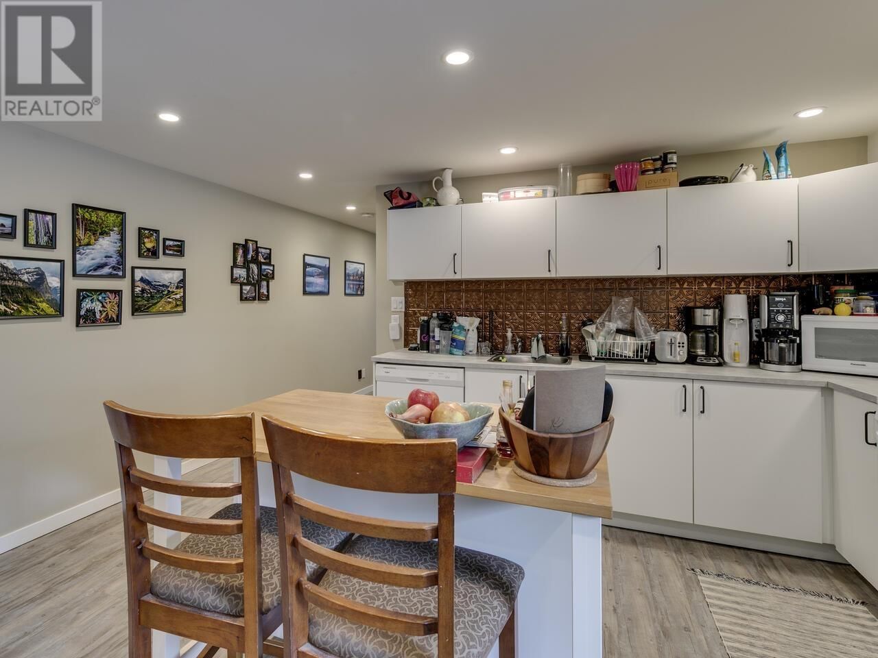 2111 MAMQUAM ROAD Image 32
