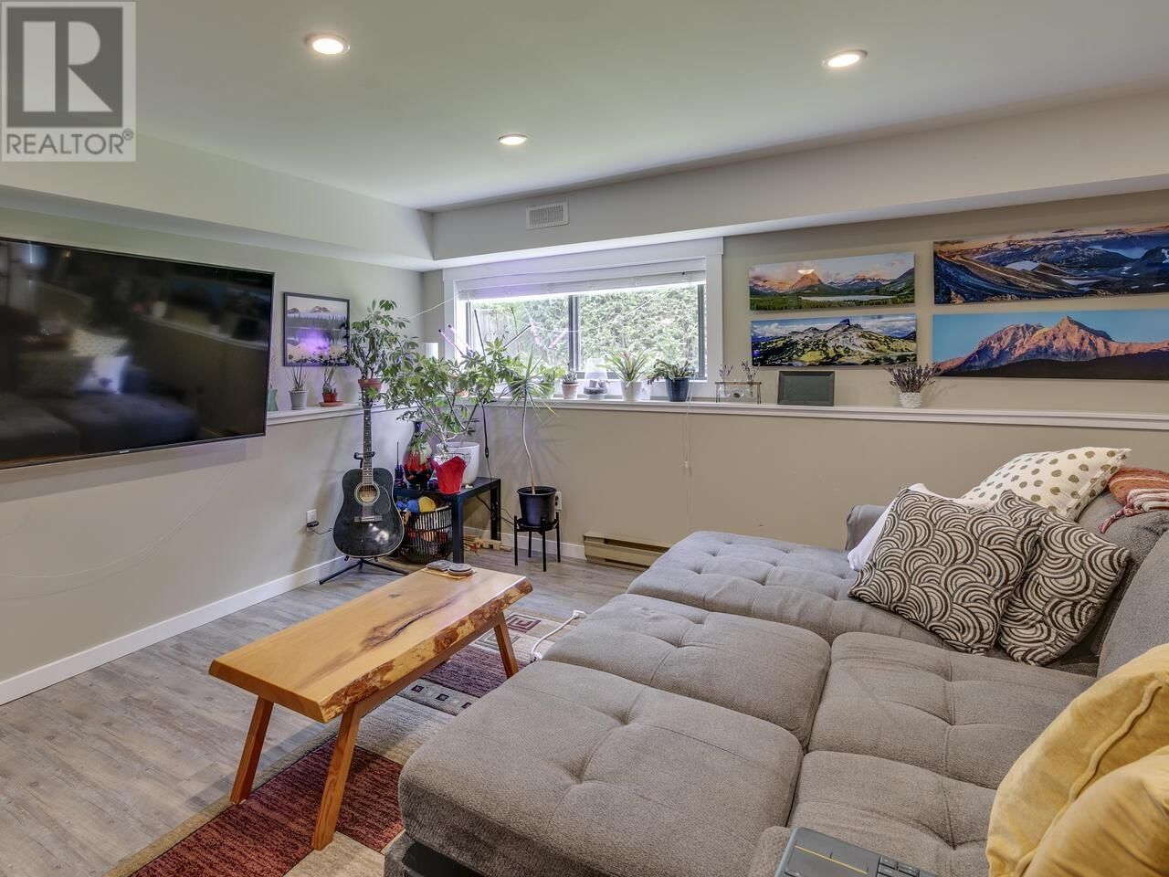 2111 MAMQUAM ROAD Image 33