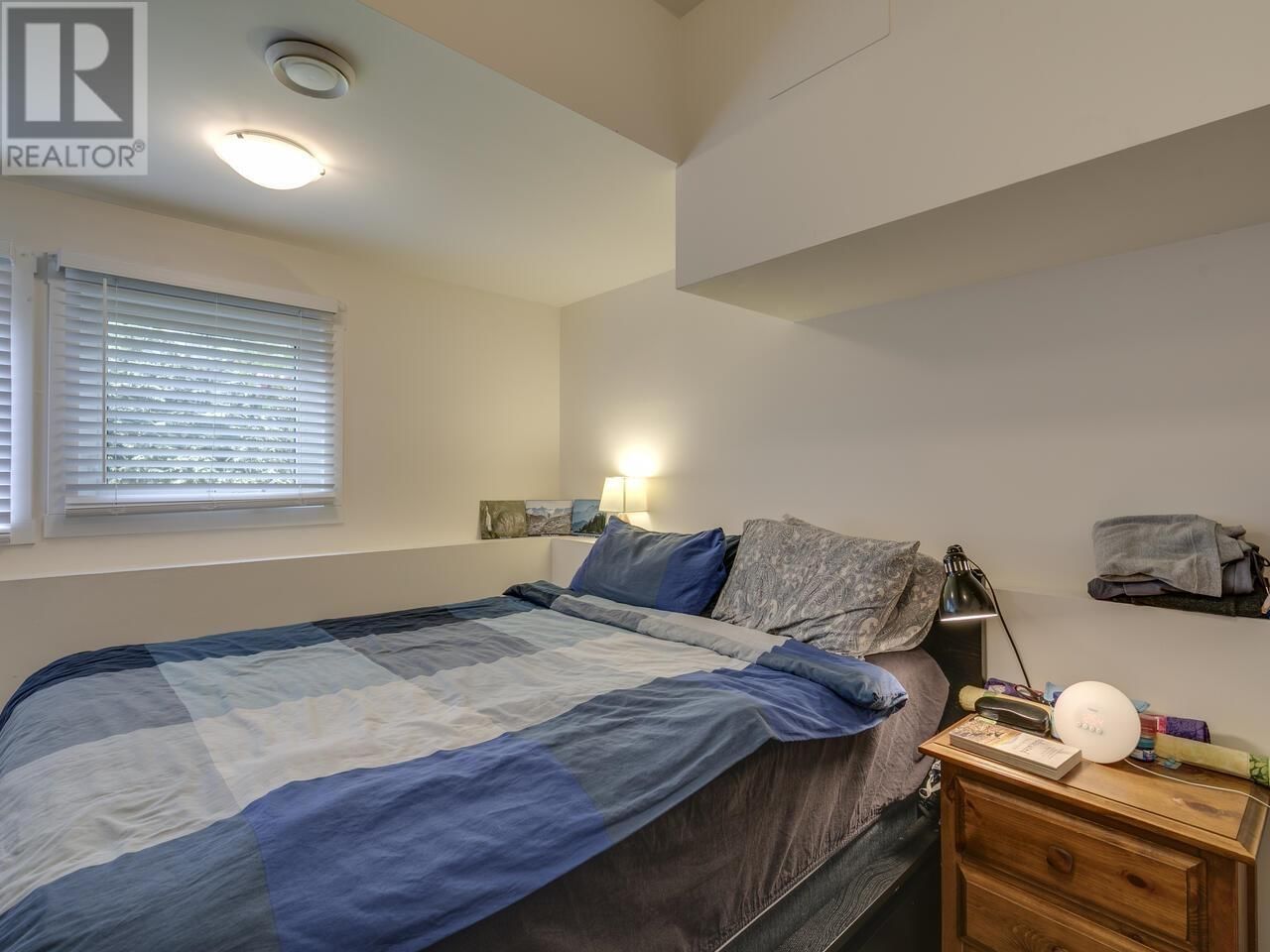 2111 MAMQUAM ROAD Image 34