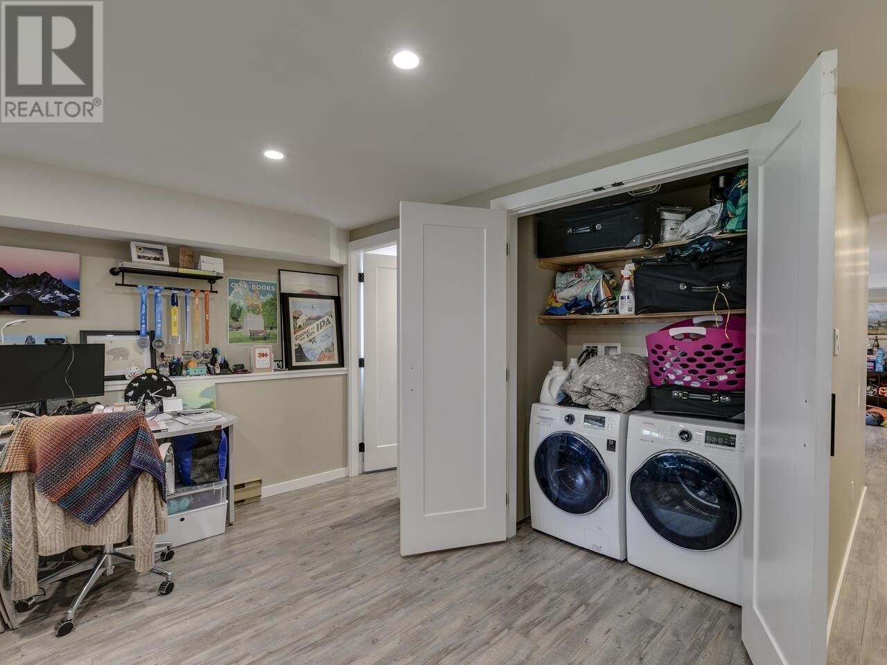 2111 MAMQUAM ROAD Image 35