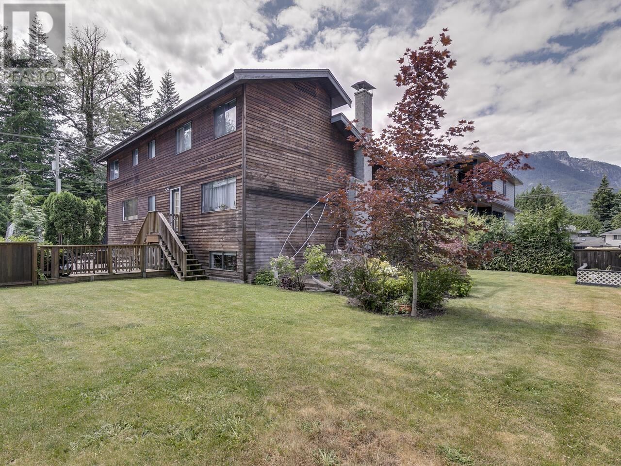 2111 MAMQUAM ROAD Image 36