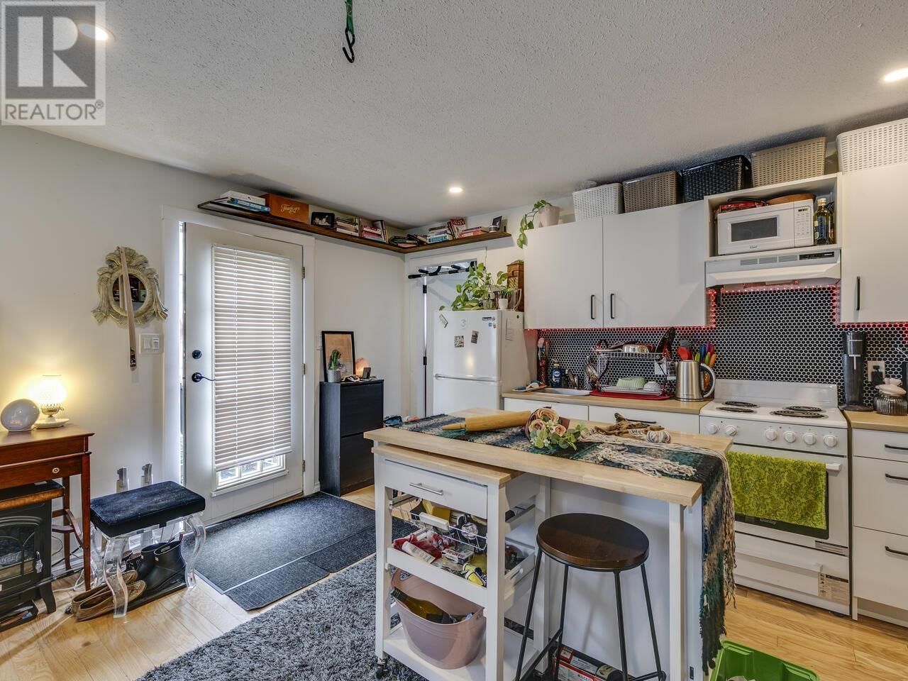 2111 MAMQUAM ROAD Image 38