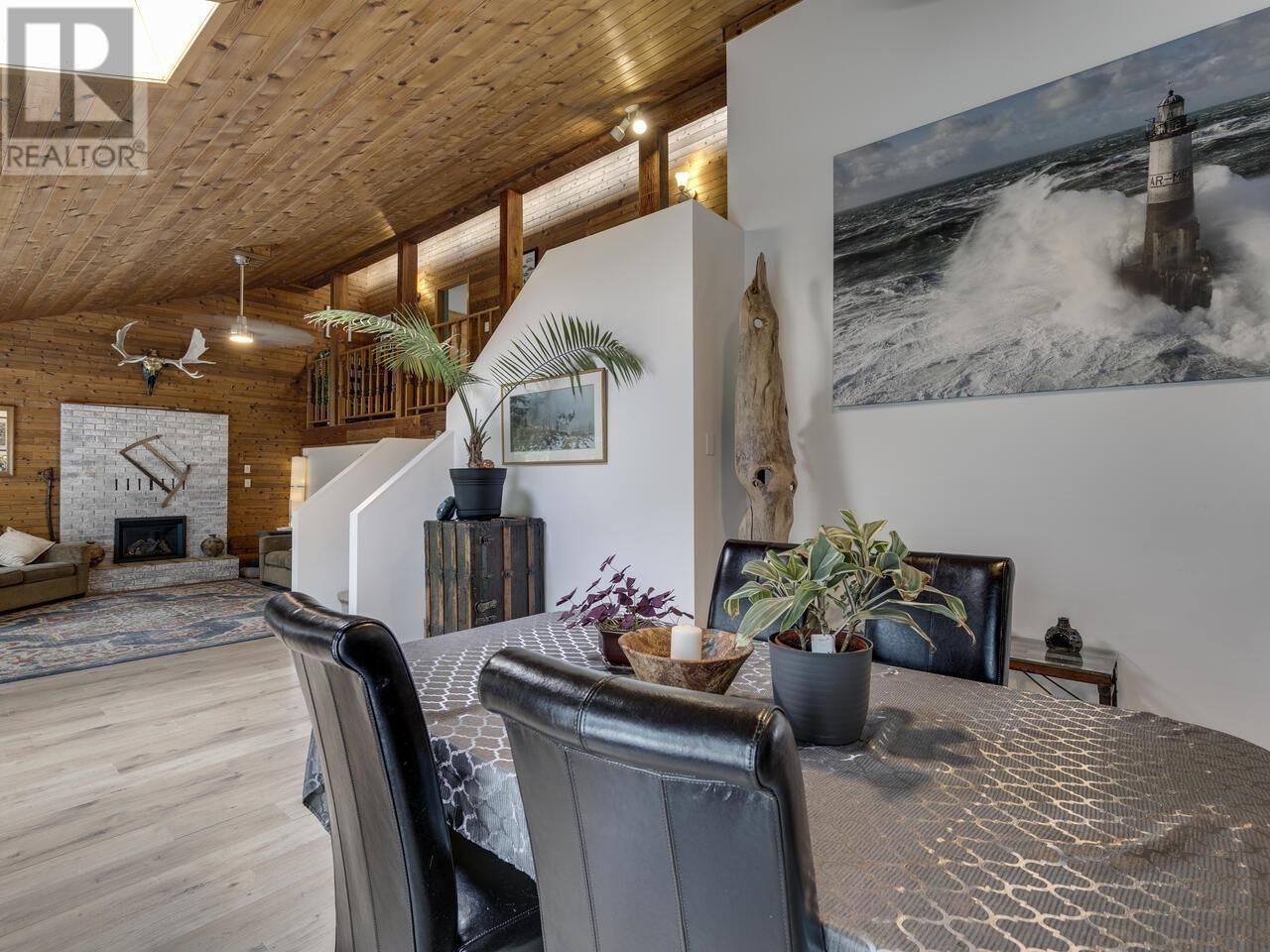 2111 MAMQUAM ROAD Image 5