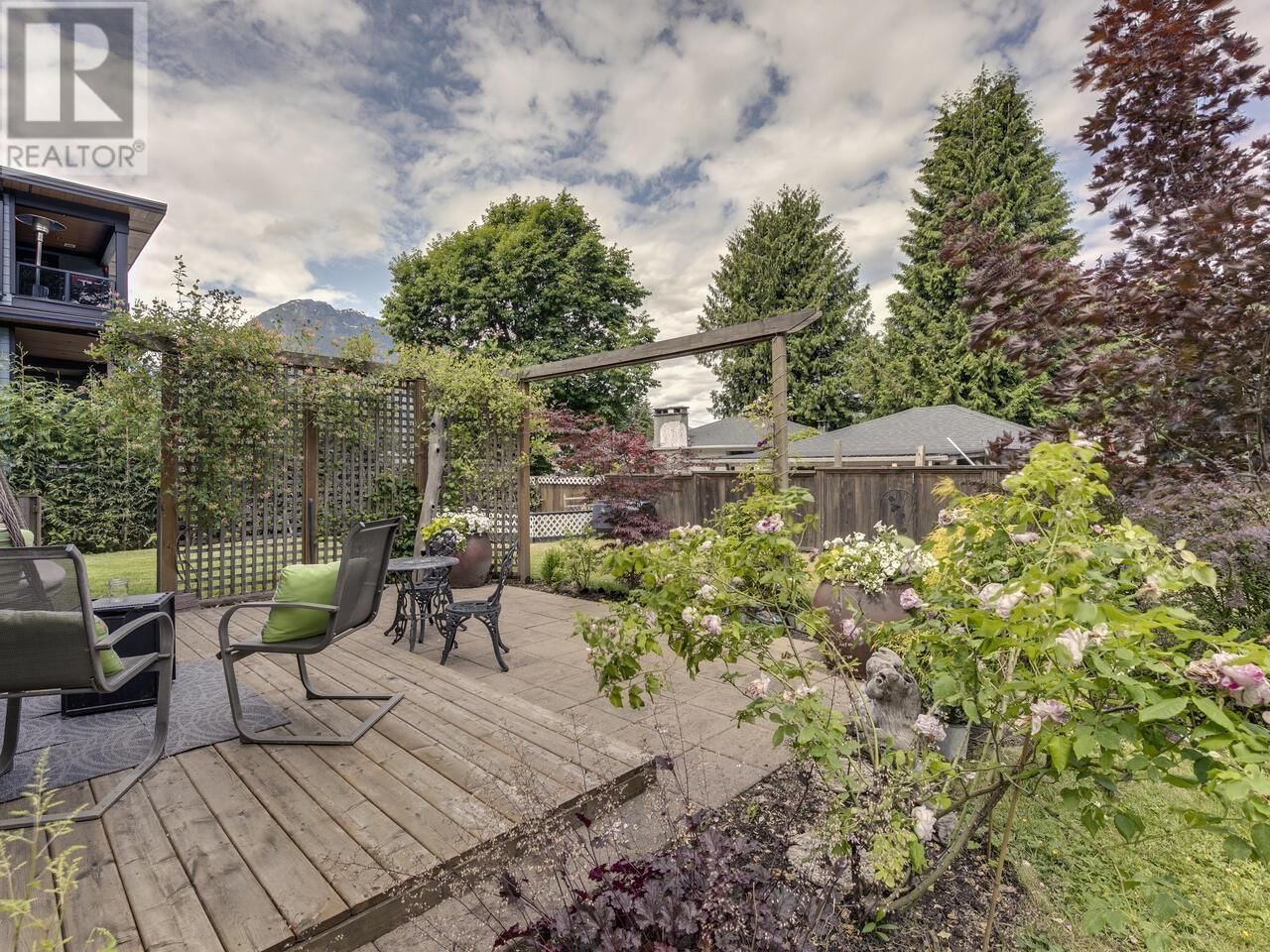 2111 MAMQUAM ROAD Image 7
