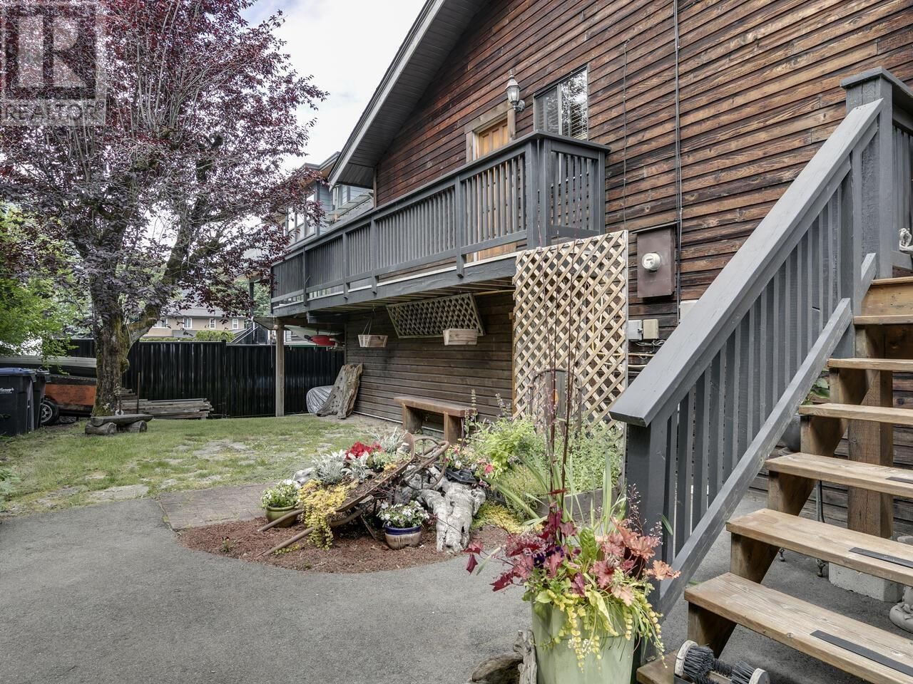2111 MAMQUAM ROAD Image 9
