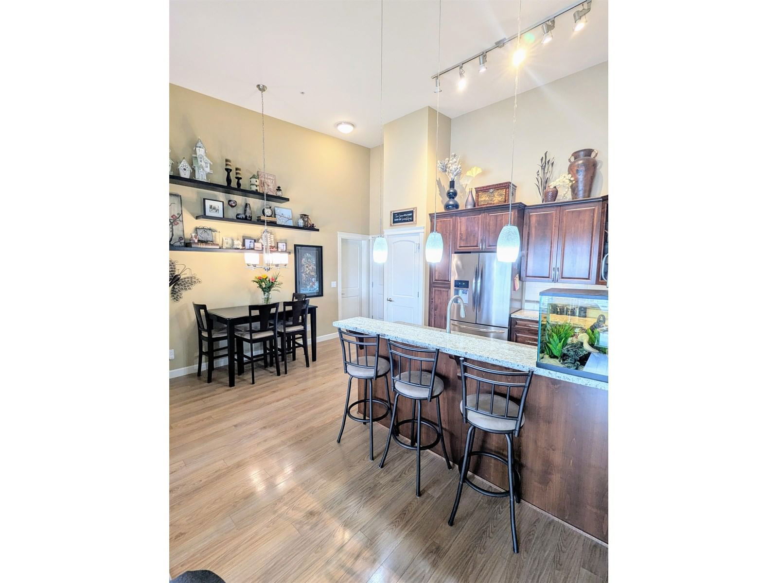 604 - 2860 TRETHEWEY Image 4