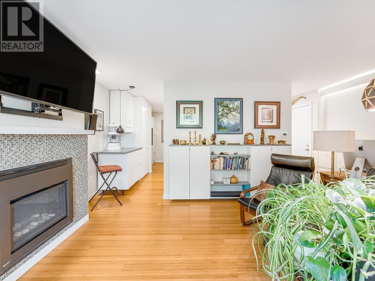 204 - 550 6TH AVENUE Image 4