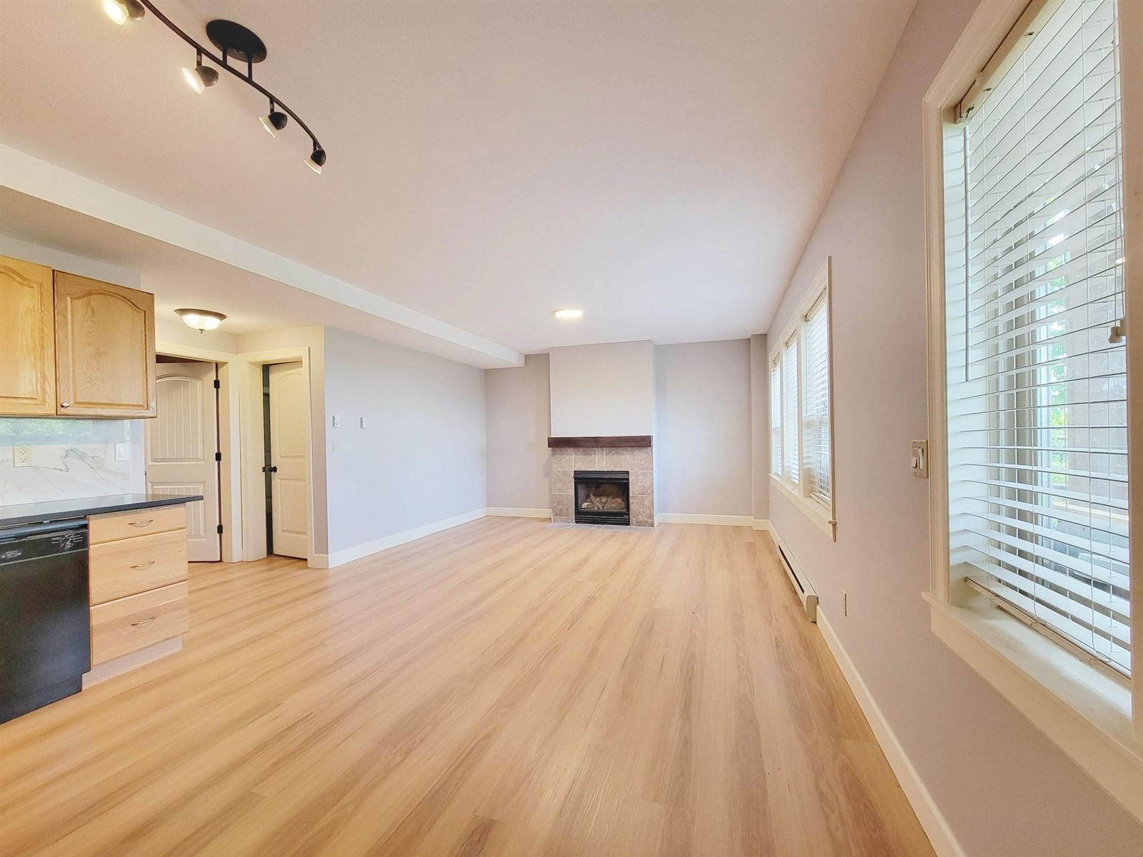 3493 APPLEWOOD Image 24