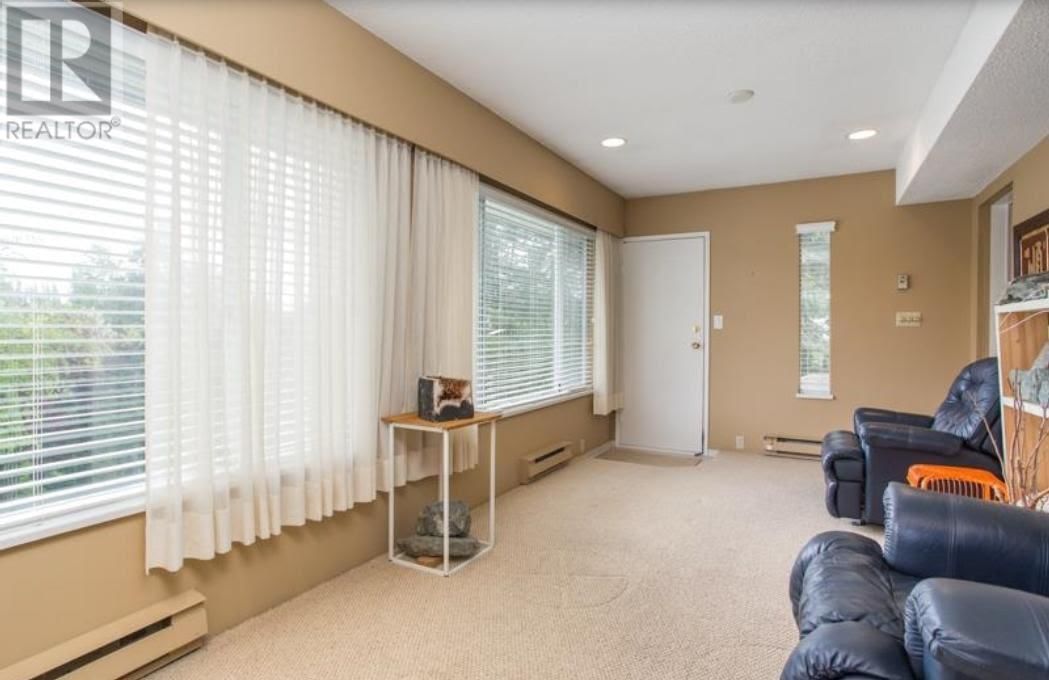 5182 57A STREET Image 12