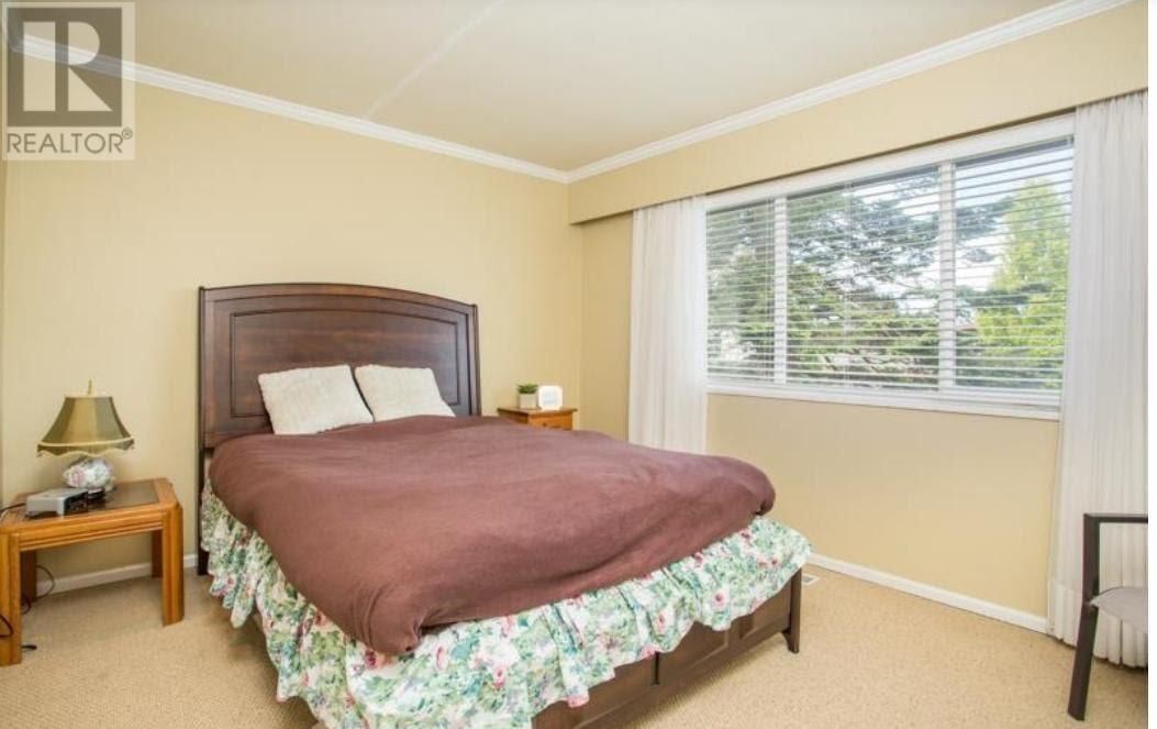 5182 57A STREET Image 13