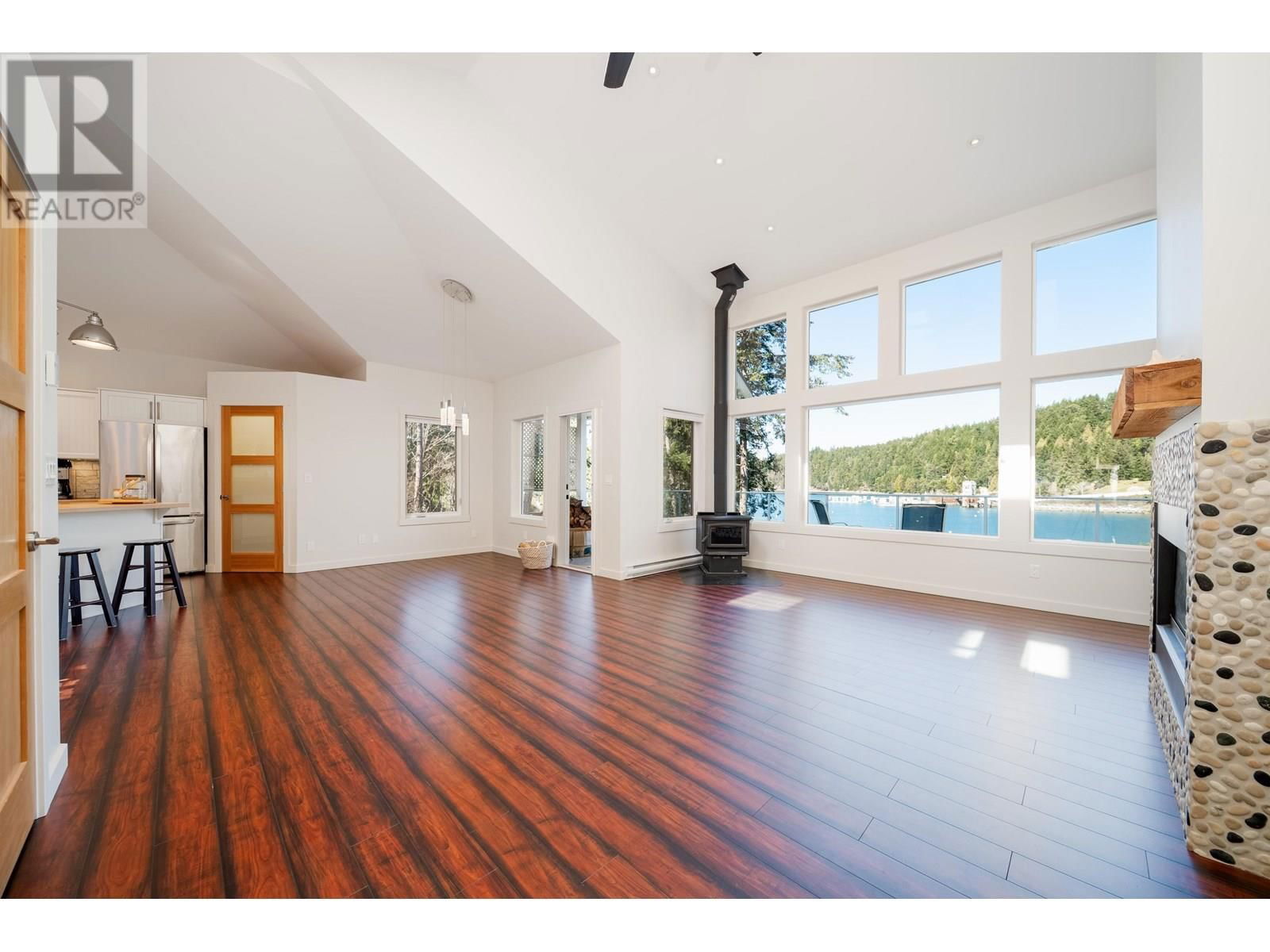 225 MARINERS WAY Image 16