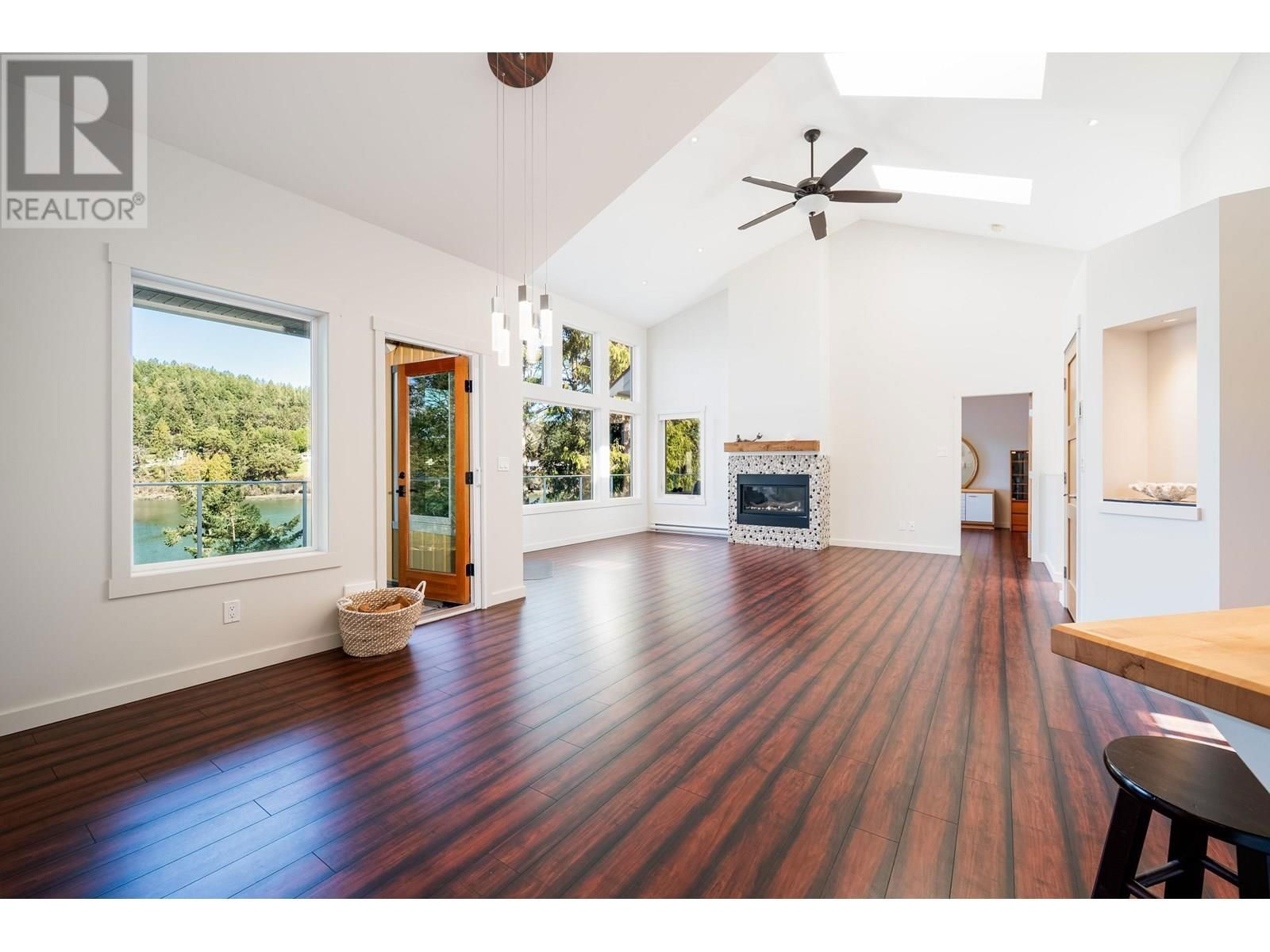 225 MARINERS WAY Image 17
