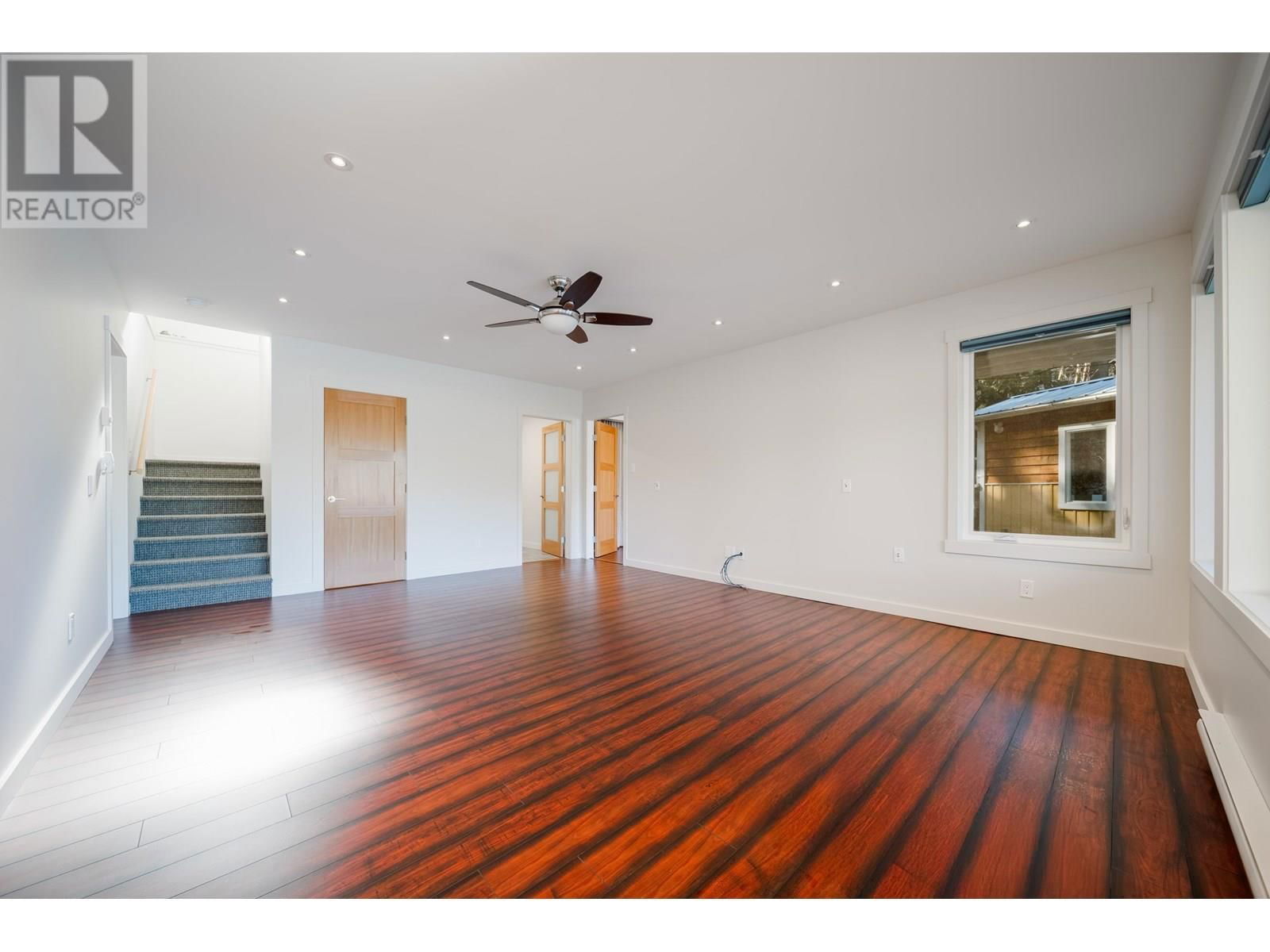 225 MARINERS WAY Image 30