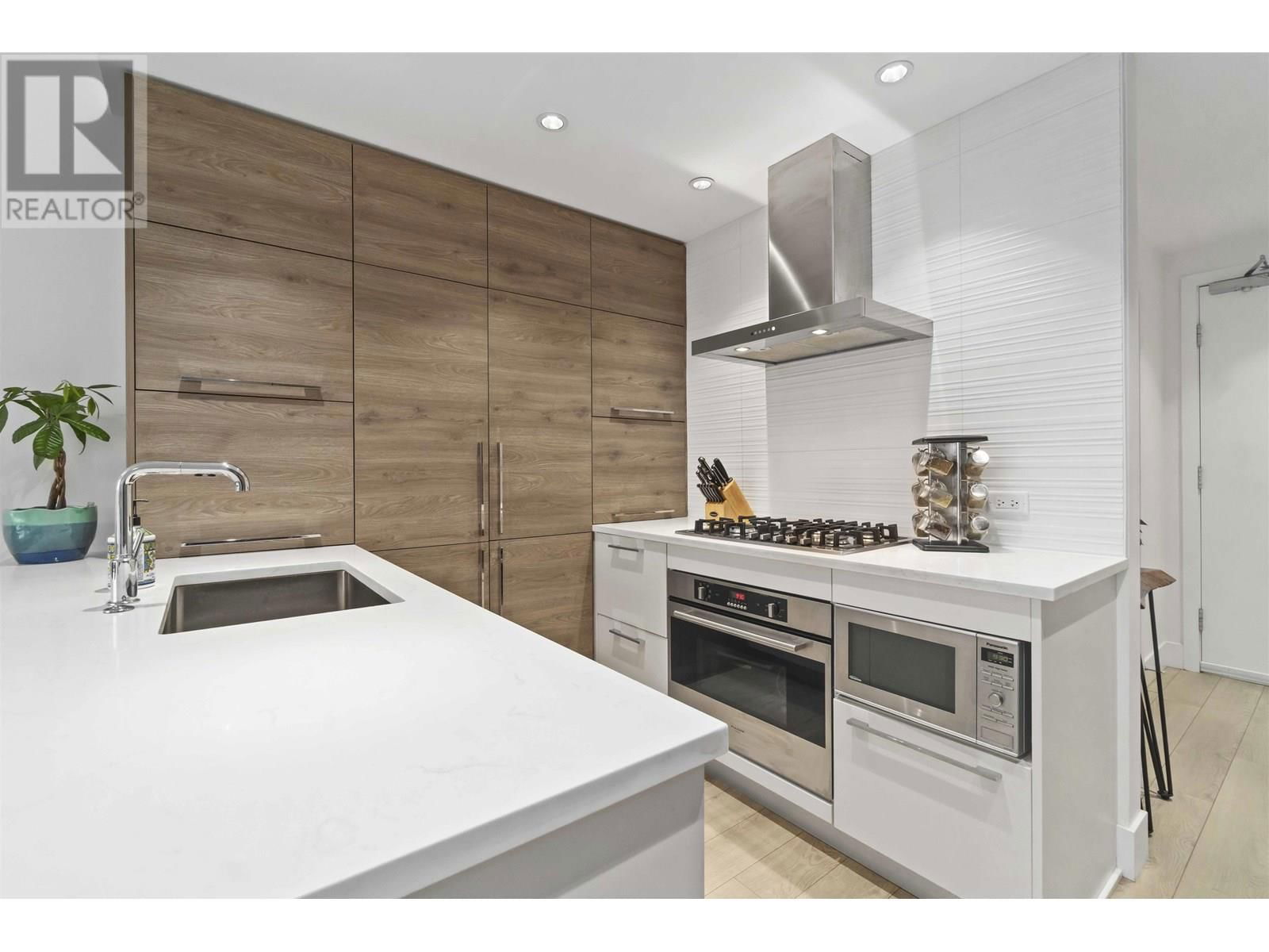 706 - 7388 KINGSWAY Image 4