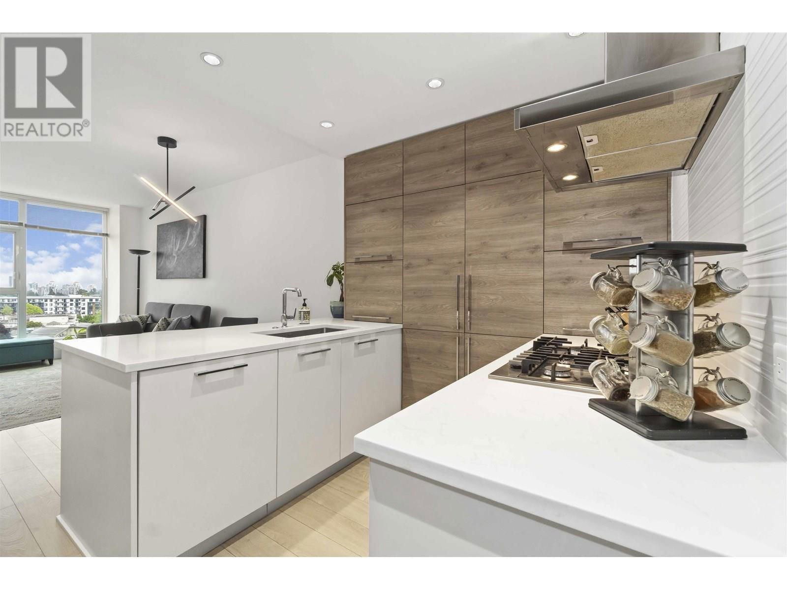 706 - 7388 KINGSWAY Image 6