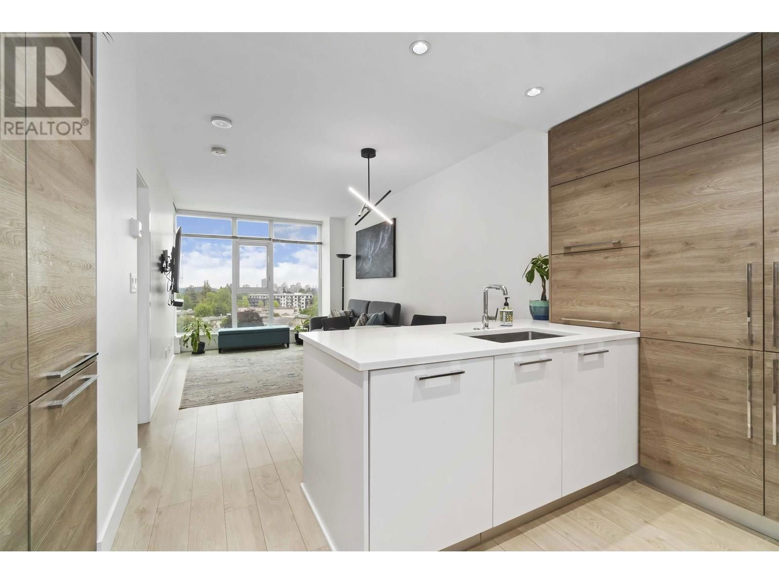 706 - 7388 KINGSWAY Image 7