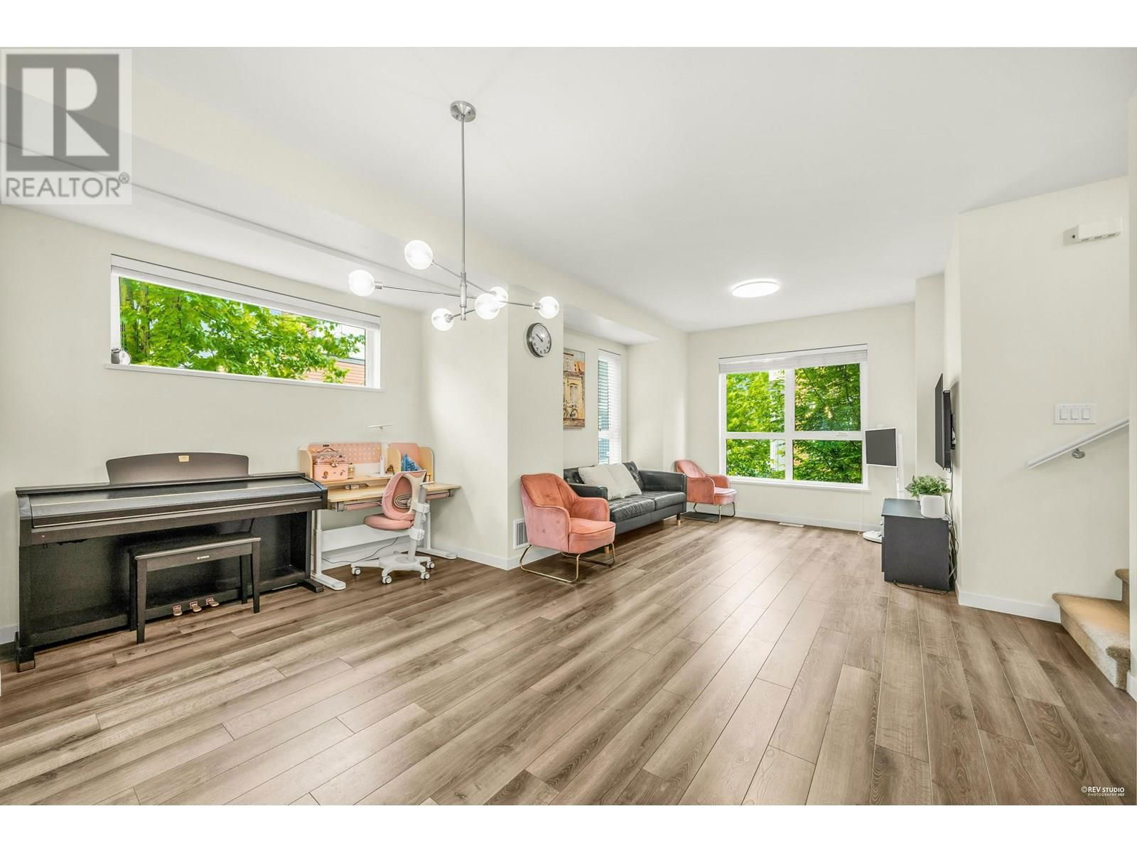 63 - 10311 RIVER DRIVE Image 1