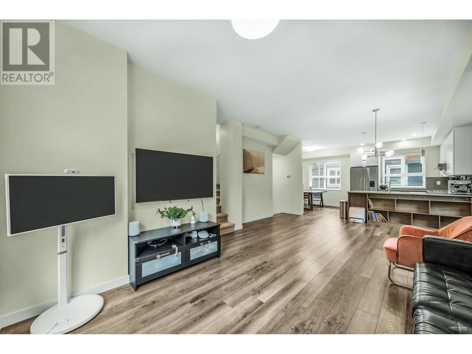 63 - 10311 RIVER DRIVE Image 3